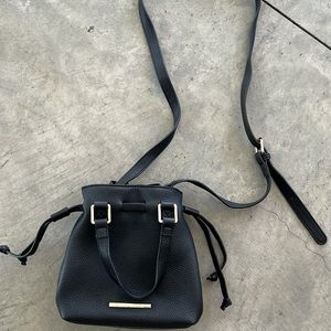 Bucket crossbody bag